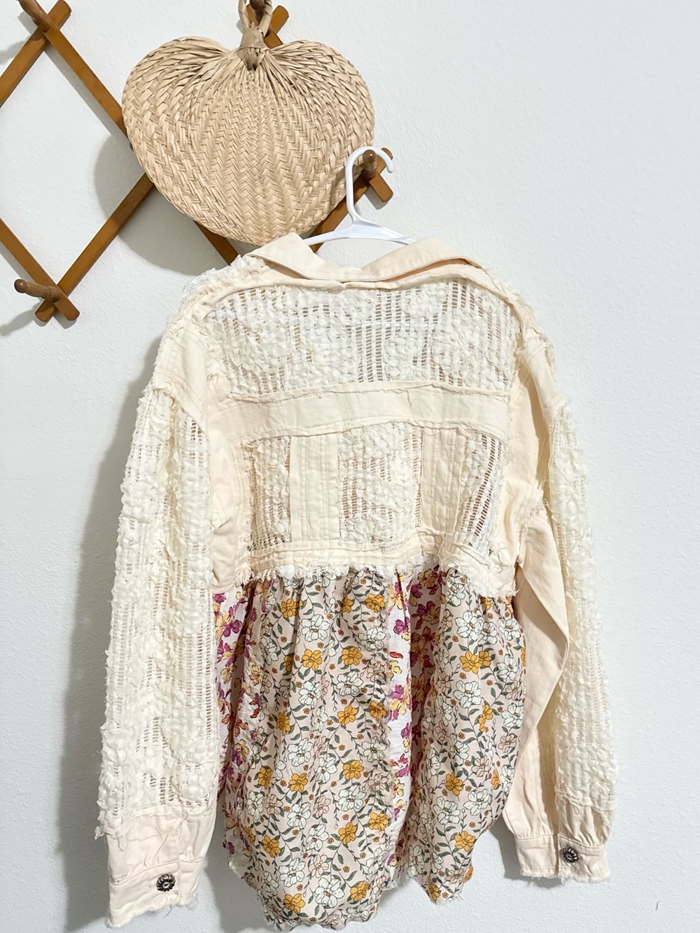 POL Cream Patchwork Button-Down Shirt with Floral Panels - Picture 2 of 3
